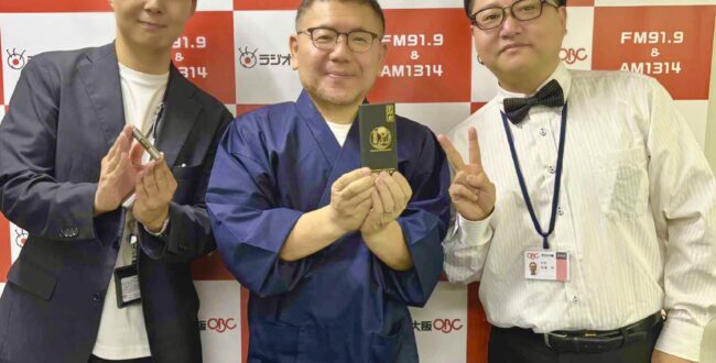 ラジオ大阪「ちょうどえぇラジオ」の生放送に出演させていただきました　左から藤川アナウンサーと文具ソムリエ石津さん