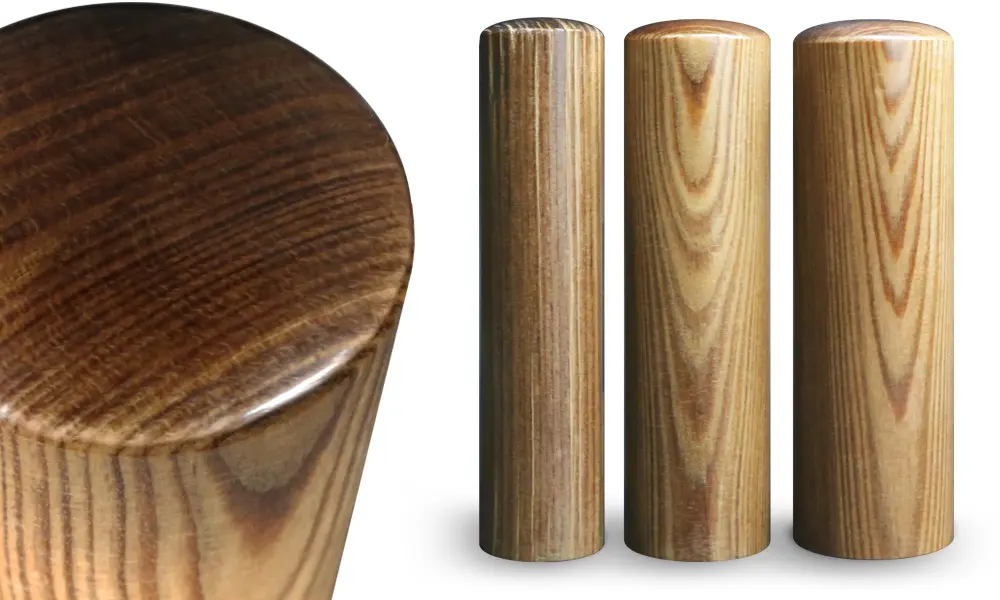 屋久杉の木目が特徴的な印鑑素材